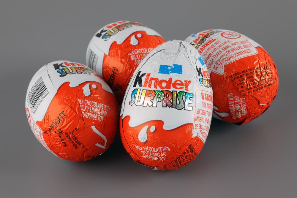 Embalagem de quatro Kinder Surprise