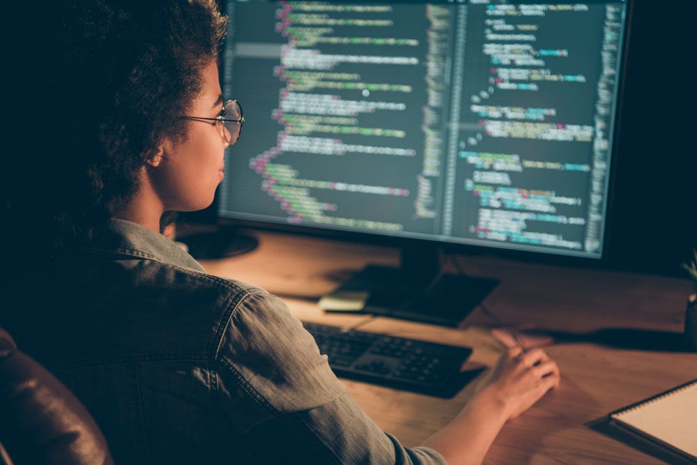 Generation Brasil abre mais de 300 vagas para cursos gratuitos de tecnologia; em Recife, a turma será exclusiva para mulheres. 