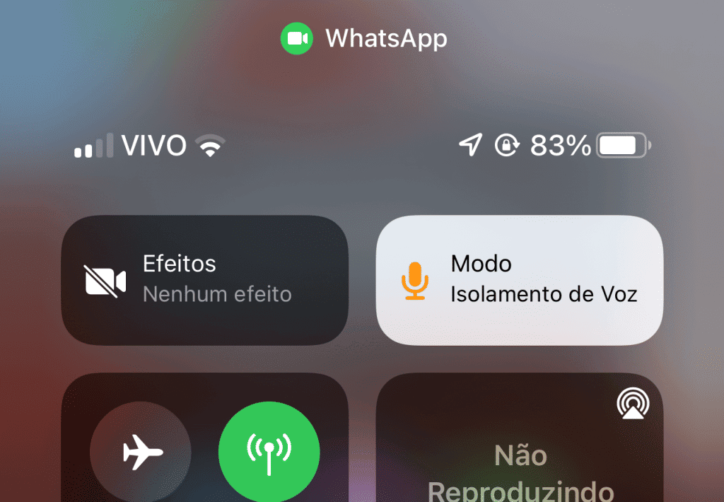 iPhone com iOS 15 e Isolamento de voz (Imagem: Reprodução)