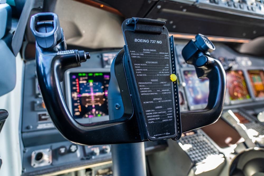 cockpit boeing 737