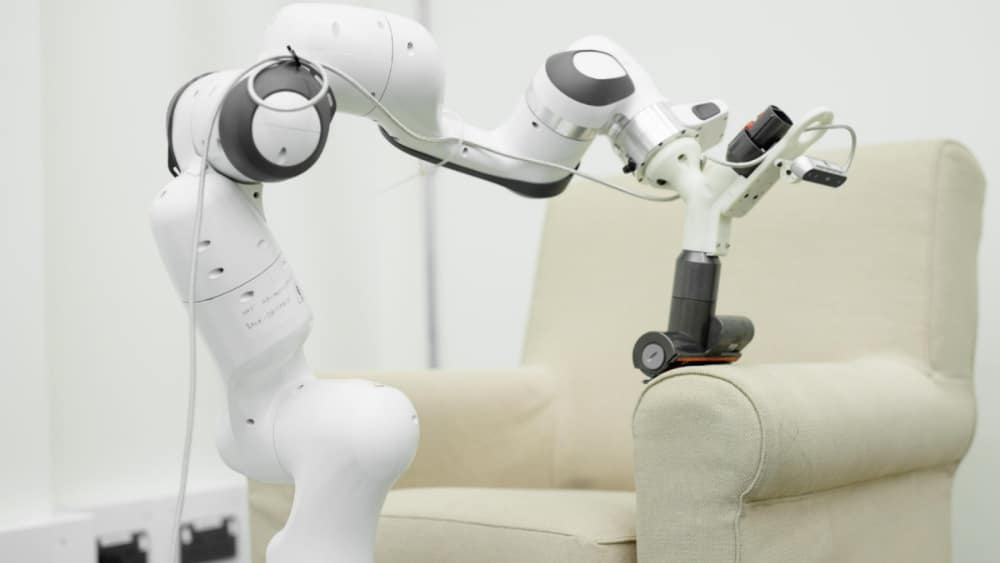 Robôs da Dyson fazem tarefas domésticas como limpar o sofá