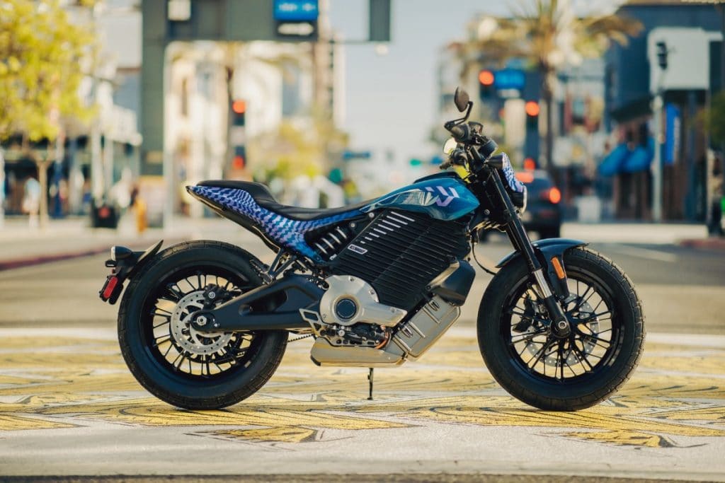 Moto elétrica na cor azul