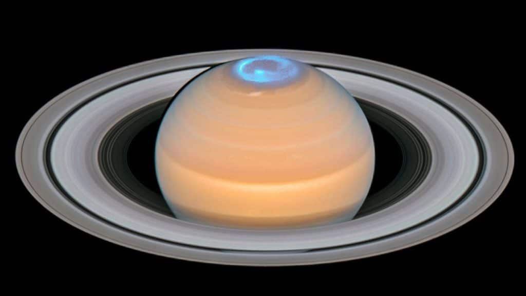 Imagem composta da aurora de Saturno, pelo telescópio Hubble