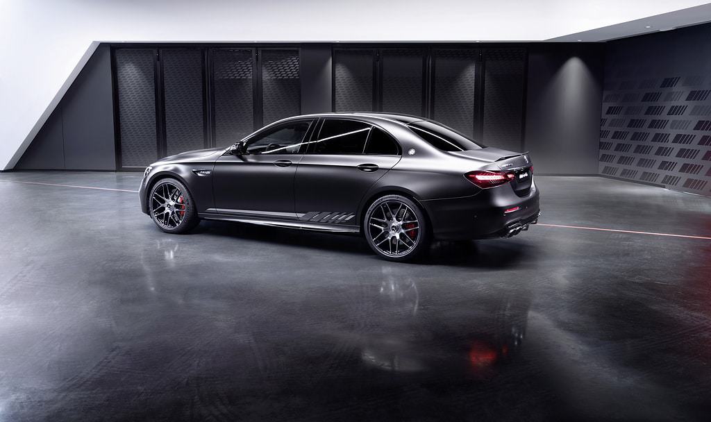 Visão lateral do veículo da AMG