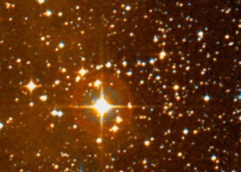 A VY Canis Majoris - possivelmente a maior estrela da Via Láctea - apresenta uma perda de massa diferente de outras estrelas, levando à teoria de que ela pode morrer de uma forma ainda desconhecida pela ciência