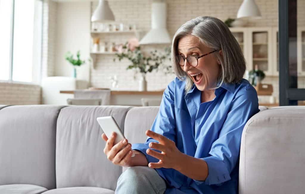 6 coisas que seus pais ou avós faz no WhatsApp (e você vai se identificar!) O WhatsApp é o aplicativo de mensagens mais usado no Brasil. Por ser uma ferramenta importante para diversas atividades, como trabalho e comunicação com amigos, colegas e familiares, praticamente ninguém fica de fora. Celular ideal para idoso