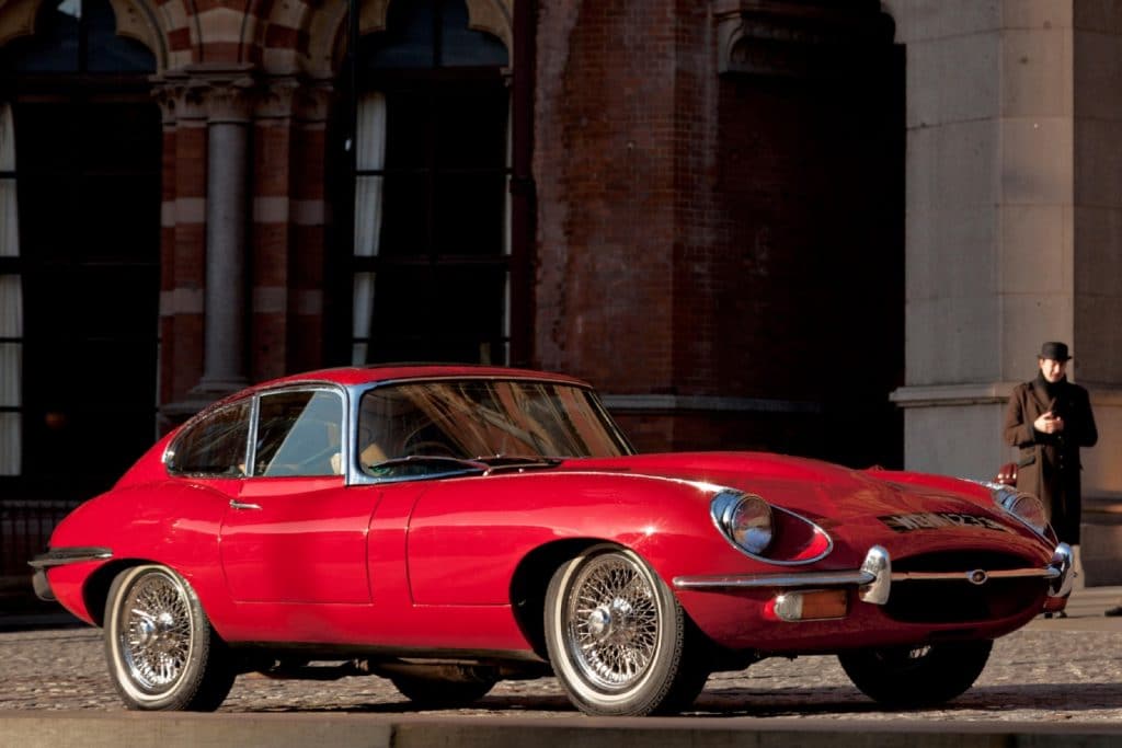 Jaguar E-Type na cor vermelha
