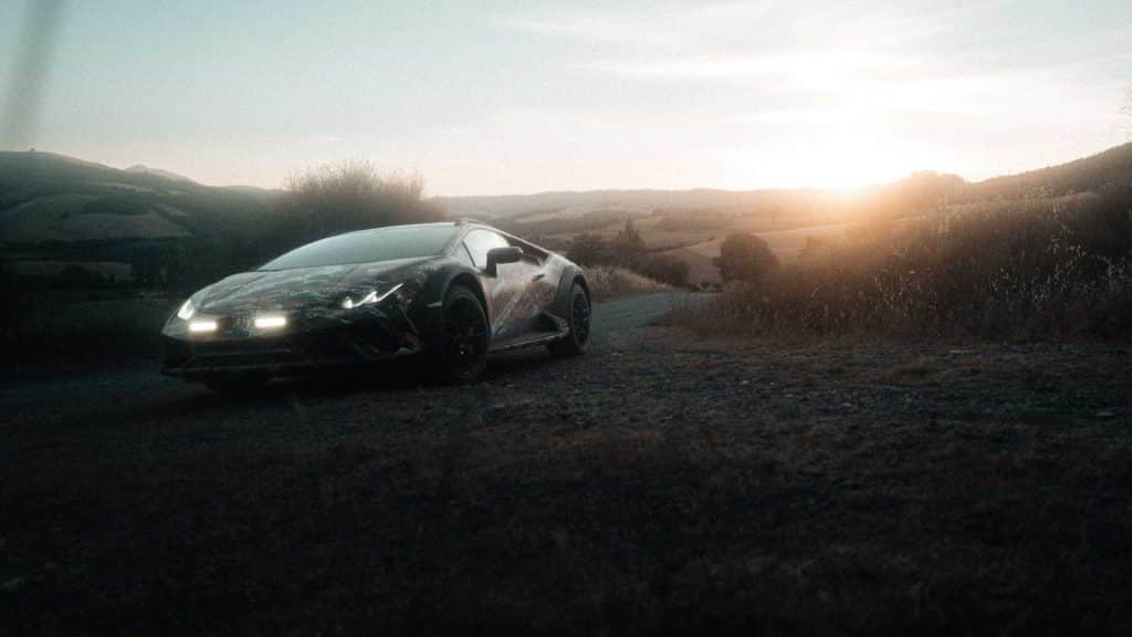 Lamborghini revela teaser do Huracán Sterrato, seu novo supercarro Off-Road
