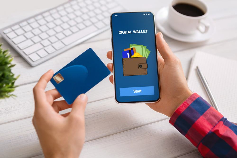 Carteira digital vale a pena? Entenda os aplicativos Google Wallet e Apple Pay As carteiras digitais já se tornaram uma realidade no dia a dia de milhões de pessoas, revolucionando a forma como realizamos pagamentos e guardamos informações financeiras. carteira digital