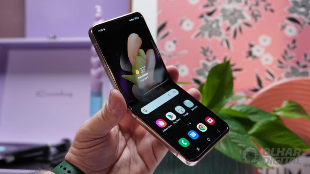 Galaxy Z Flip 4 (Imagem: André Fogaça/Olhar Digital)