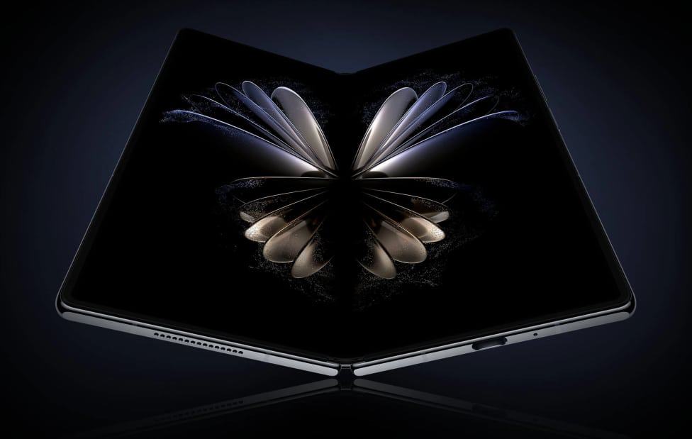 Tela interna OLED LPTO2 tem 8,02 polegadas