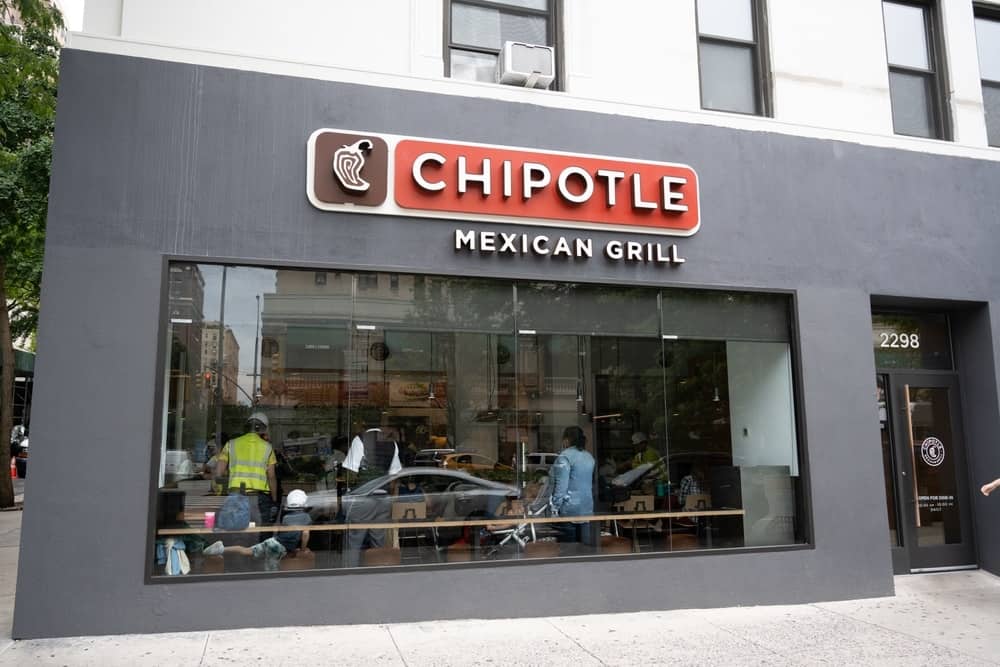 Chipotle cria robô para cozinhar em restaurante por meio de IA