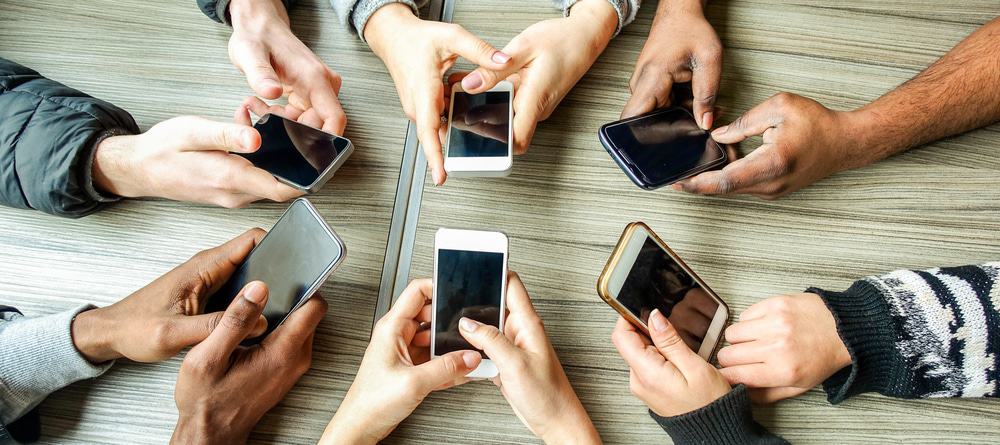 União Europeia propõe novas regras para smartphones vendidos na região
