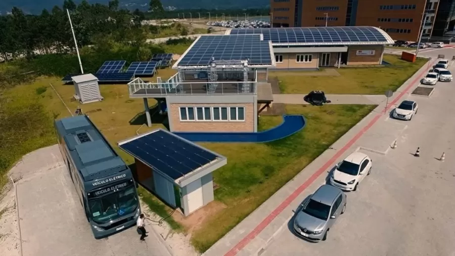 Ônibus brasileiro movido a energia solar.