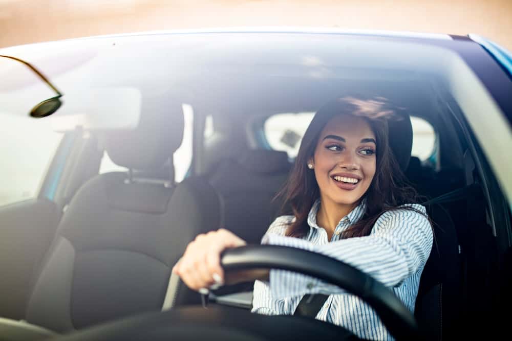 Mulheres provocam quase 3 vezes menos acidentes que os homens