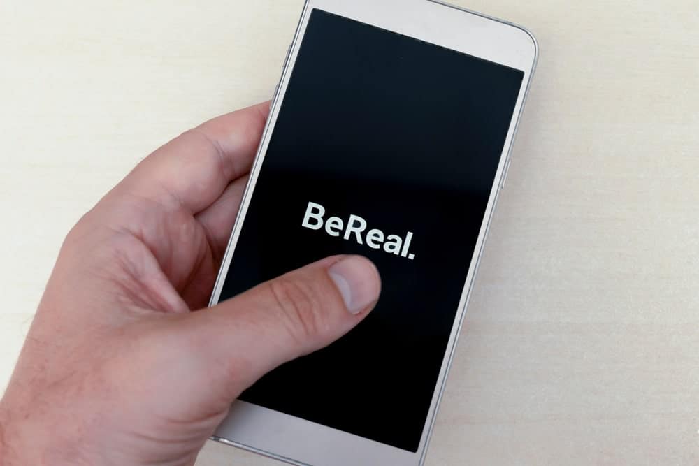 Logo do BeReal em um celular