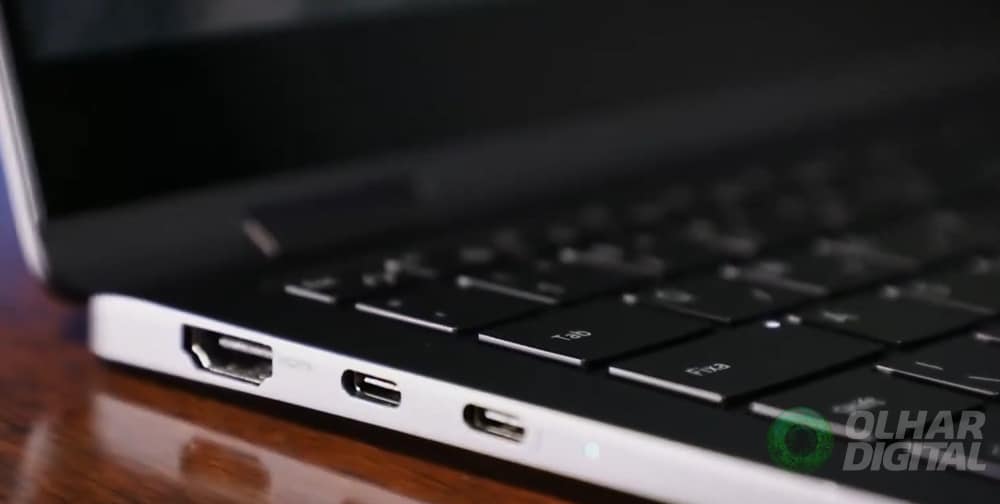 Portas USB-C do Book 2 360 ficam na mesma lateral 