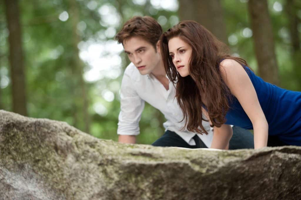 Edward ensinando a Bella caçar em Amanhecer parte 2, último filme da saga Crepúsculo