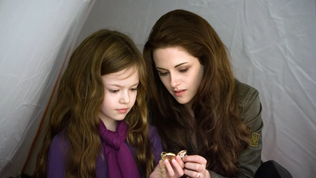 Bella conversando com Renesme em Amanhecer