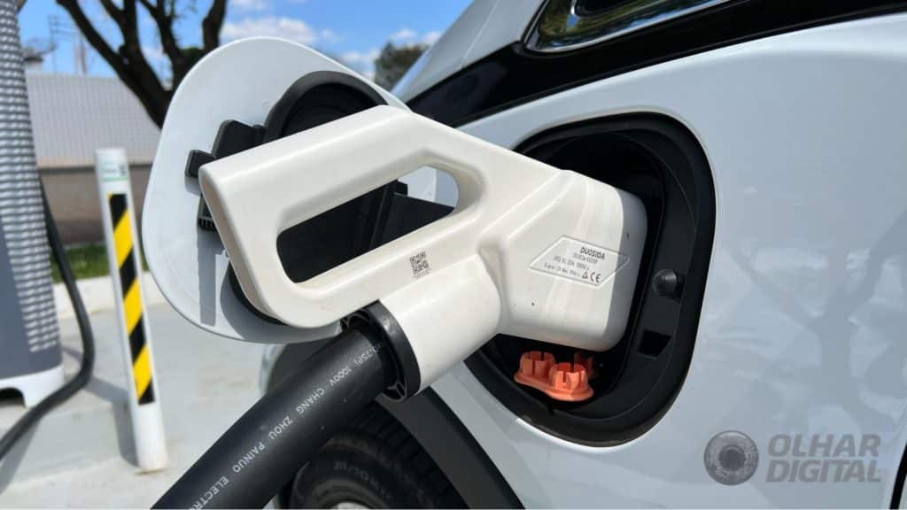 Carregador do tipo CCS no Chevrolet Bolt EV 2023 (Imagem: André Fogaça/Olhar Digital)