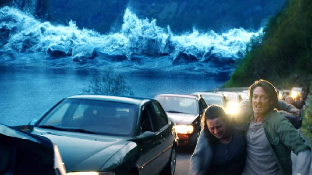 Cena do filme "A Onda", que relata a luta de uma família para sobreviver após um tsunami