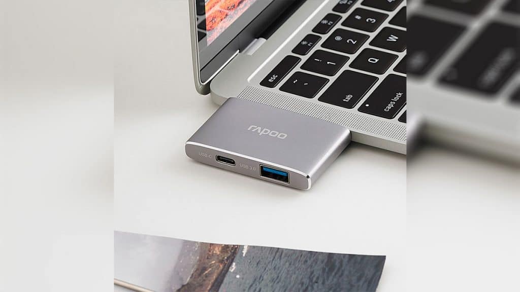 Dock station do tipo breakout. conectada a Macbook