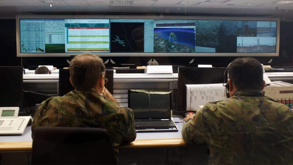 Militares na Central de Controle da Base de Alcântara