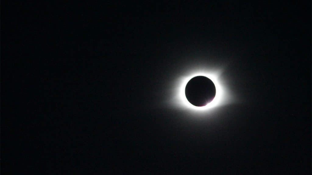 Eclipse solar total no céu em 2017