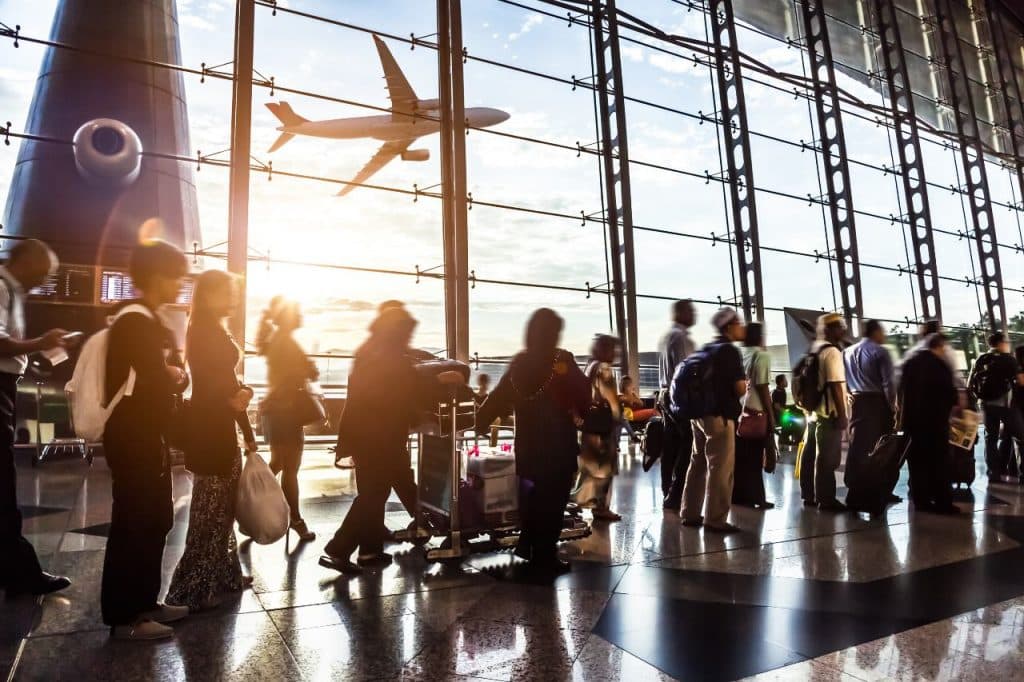 É possível chegar em um aeroporto e partir de outro nas viagens