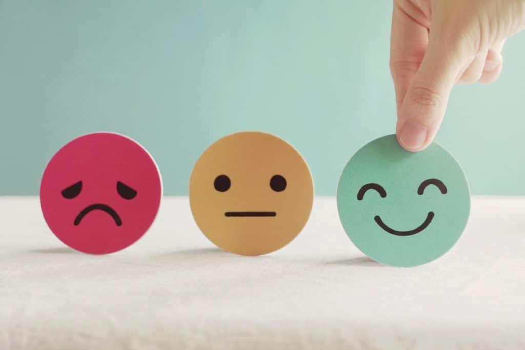 Passar menos tempo nas redes sociais pode te deixar mais feliz