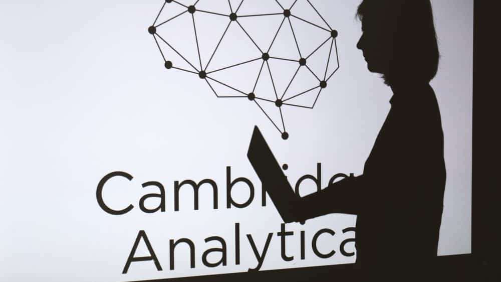 'Team Jorge' e Cambridge Analytica agiram juntos para influenciar eleições