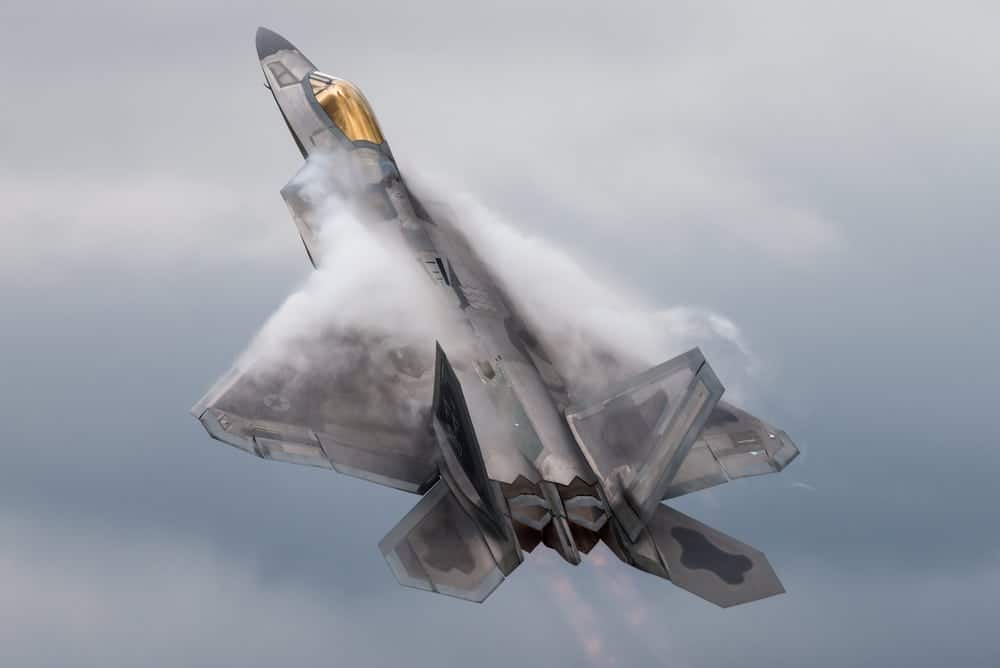 Caça militar F-22.