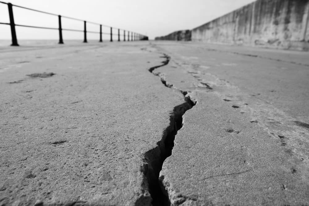 Rachadura causada por terremoto.