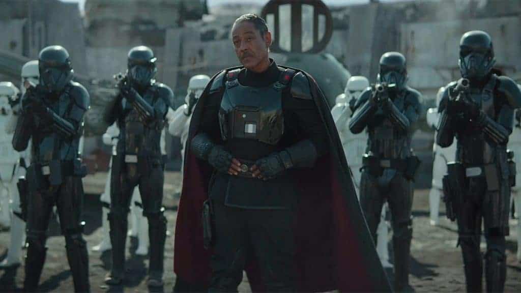 Moff Gideon a frente de stormtroopers