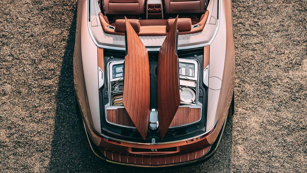 Visão traseira do Rolls-Royce Boat Trail