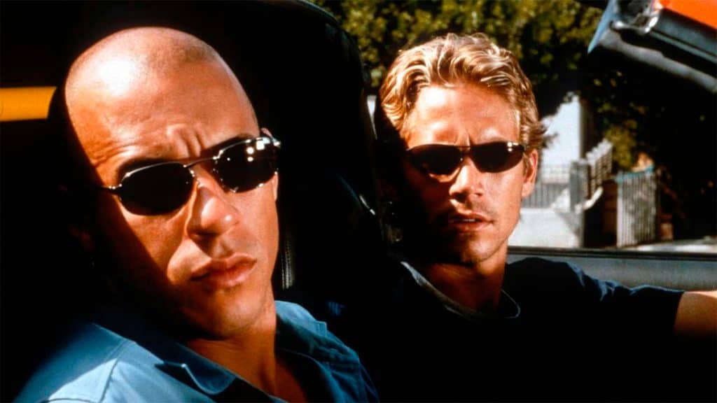 Toretto e Brian em carro no primeiro filme da franquia Velozes e Furiosos