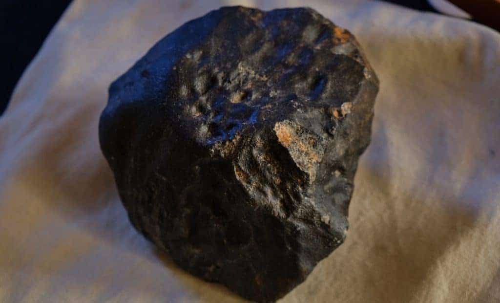 “As Meteoríticas”: brasileiras conquistam o mundo com a ciência dos meteoritos É motivo de muito orgulho para o Brasil quando o país se destaca no cenário internacional em razão da música, do cinema e do esporte. Mas nós também temos estrelas brilhando em outras áreas, como a ciência. É o caso do grupo As Meteoríticas, que foi tema de uma reportagem do jornal The New York Times (NYT), nos EUA, esta semana. “As Meteoríticas”: brasileiras conquistam o mundo com a ciência dos meteoritos