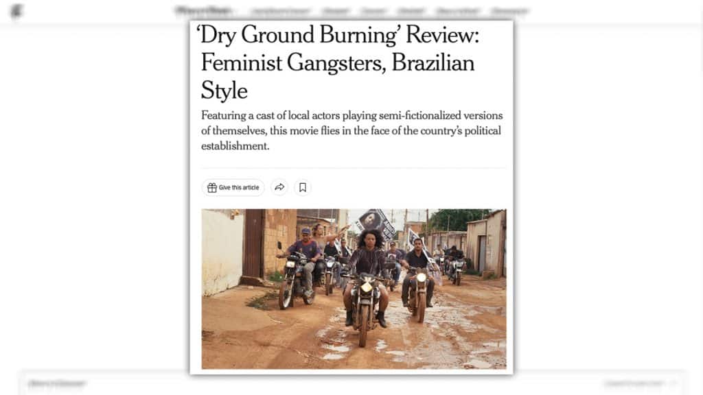 Print de resenha do filme brasileiro Mato Seco em Chamas publicada no The New York Times