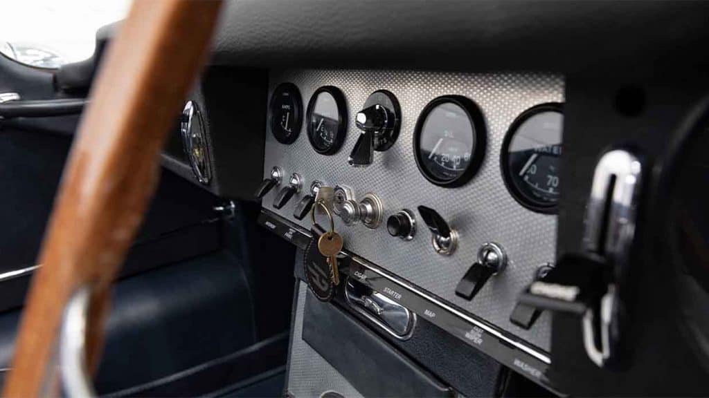 Painel de Jaguar convertido em EV