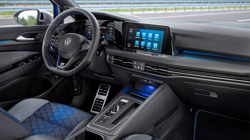 Painel do Volkswagen Golf R enquanto carro está ligado