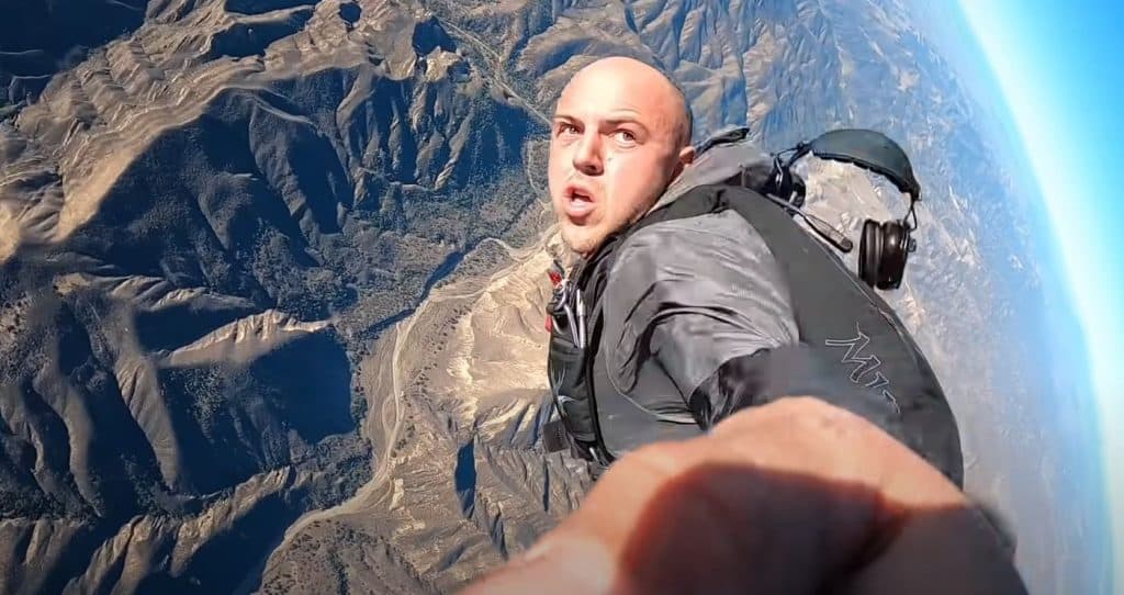 YouTuber queda avião