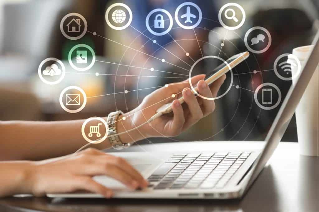 IA desfruta da facilidade de ter a maior parte da infraestrutura pronta, como computadores, redes de internet e serviços de nuvem