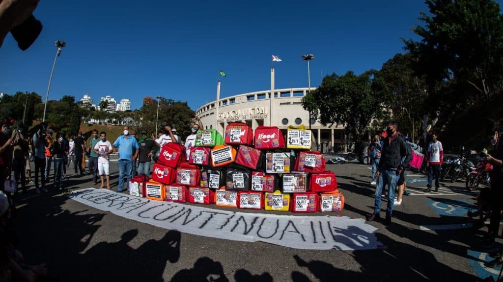 protesto de entregadores de Ifood em frente o Pacaembu