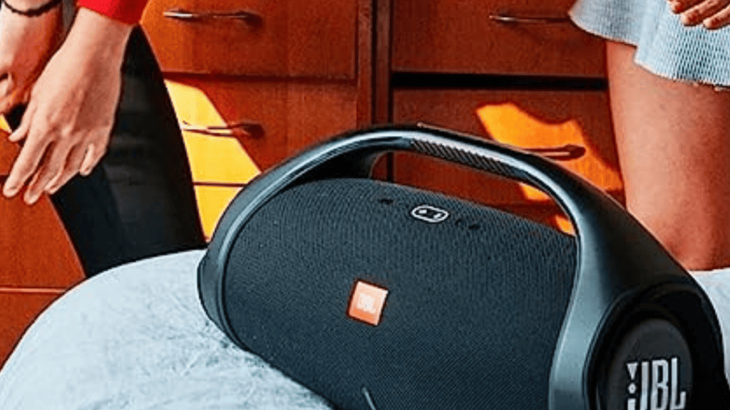 Imagem mostrando a JBL Boombox 2 em funcionamento
