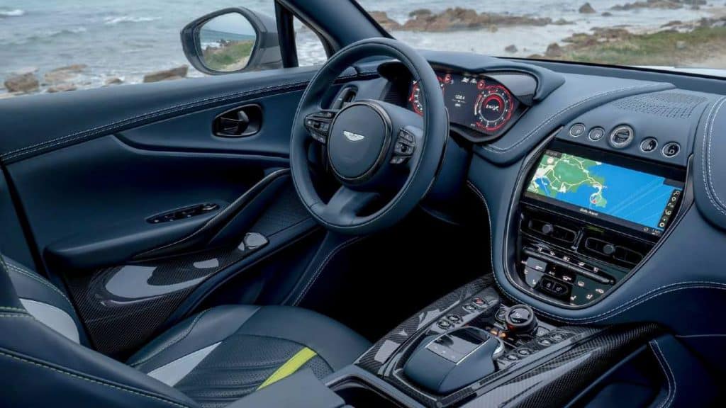 Painel do SUV Aston Martin DBX 707