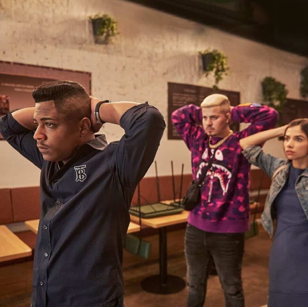 8 séries brasileiras para assistir na Netflix em 2025 Você é do tipo de pessoa que adora assistir às séries nacionais? As tramas brasileiras estão cada vez mais presentes nas grandes plataformas de streaming, como a Netflix, trazendo histórias e temáticas extremamente envolventes. Sintonia