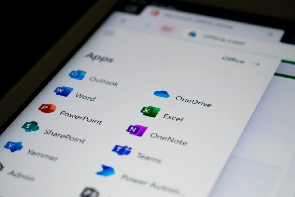A Microsoft oferece o Pacote Office On-line gratuitamente para alunos ativos da Escola do Trabalhador 4.0. Foto: Ed Hardie/Unsplash