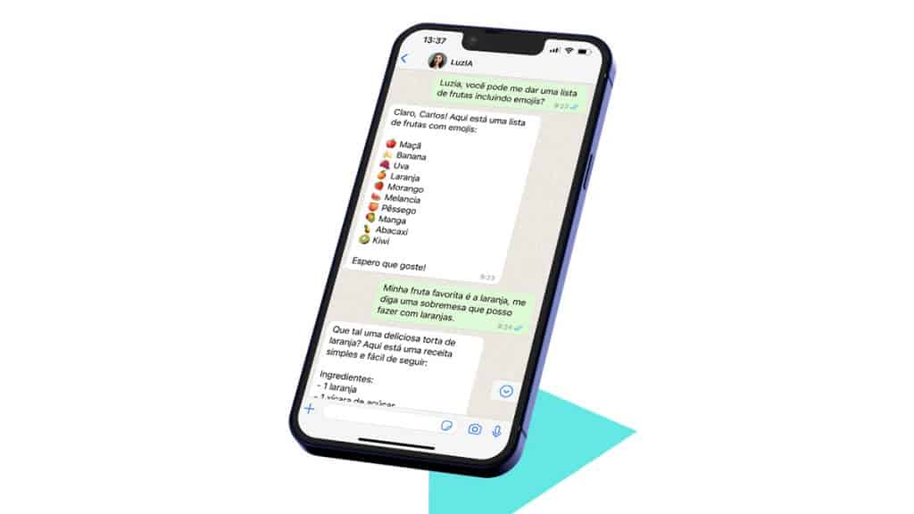 Montagem de iPhone com conversa no WhatsApp com LuzIA