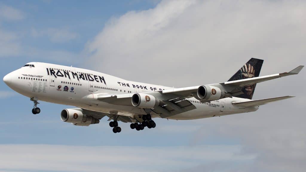 Avião do Iron Maiden pousando
