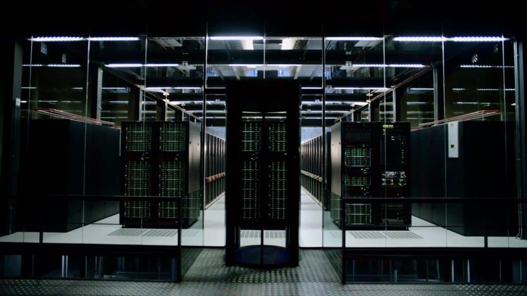 Servidores da Lenovo em Barcelona (Imagem: divulgação/Lenovo)